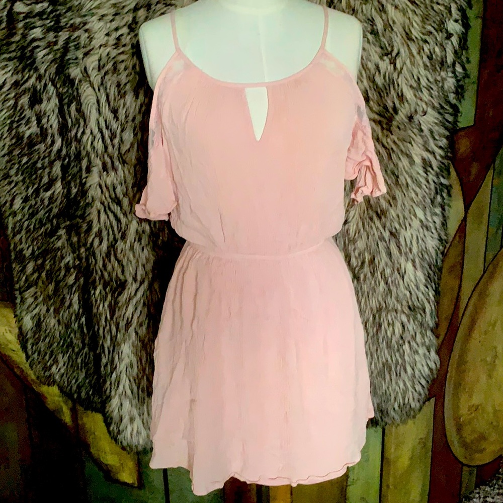Pink off shoulders/sleeveless dress. Pretty. Sz M